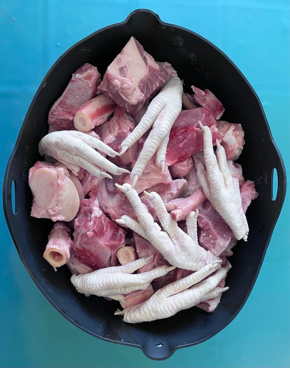 Poultry feet added to mixed bones